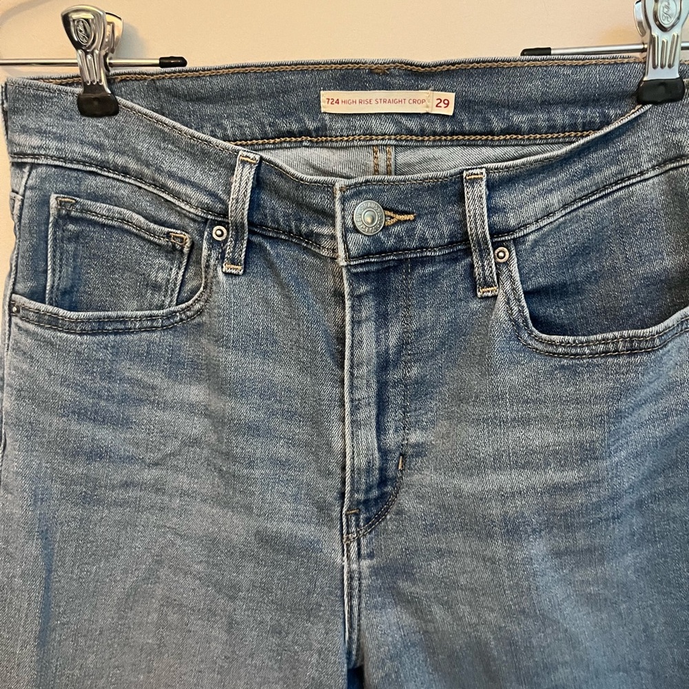 Levi's Women's 724 High Tise Straight Crop Medium Blue Distressed Jeans - Picture 4 of 9